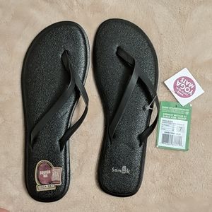 Sanuk yoga bliss black sandal flip flop 7 NWT